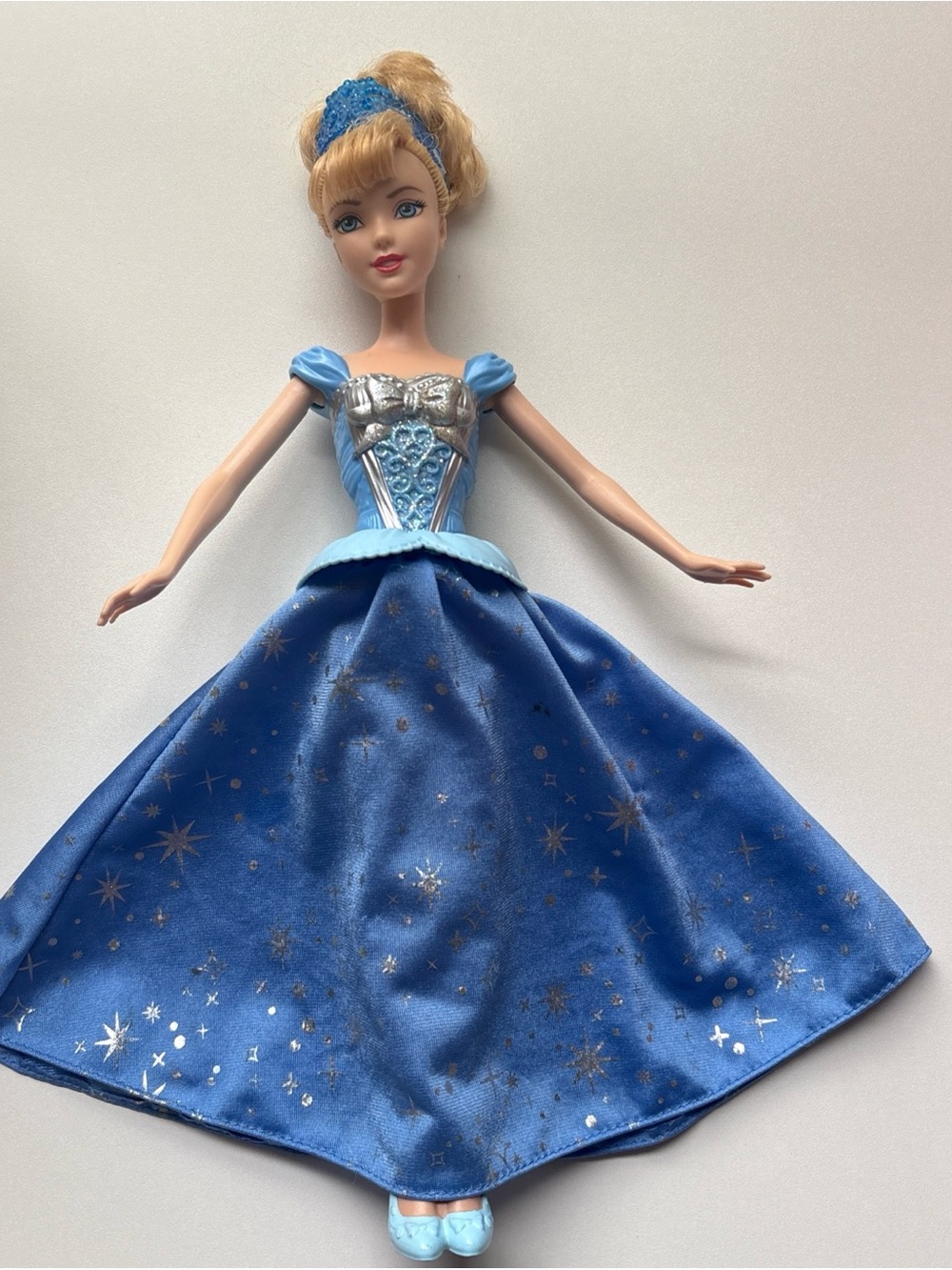 Mattel Disney Princess Twirling Skirt Cinderella Doll Wheel Shoes Barbie VIDEO